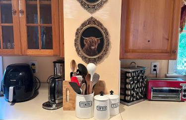 Historic Home near Stony Brook Village & Beach - Foto 37