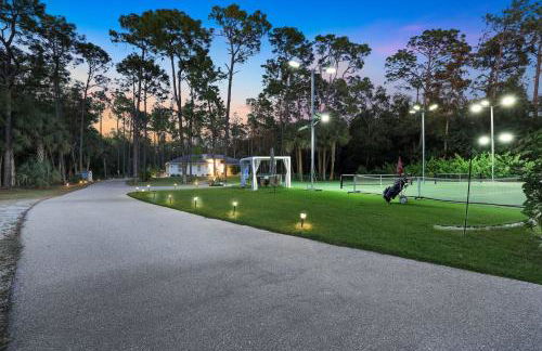 Lux Fam Private Resort Pool Spa, 2 Private Pickleball Courts, Basketball, Ping Pong Table, Mini Golf, Close To Beach & Dining Home Sleeps 8 - Photo 10