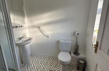 Spacious & Lovely 4 Bedroom Home in Manchester - Foto 2