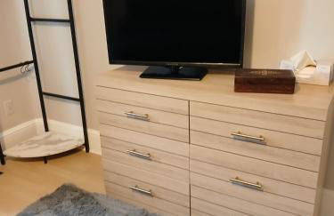 Cozy Urban Retreat - Photo 13