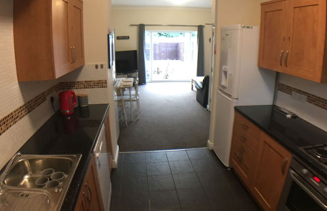 Blackberry House - Sleeps 6 with Parking and Netflix TV - Foto 6