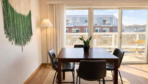 The Brady Corner Suite - Near Fiserv with Balcony - Foto 4