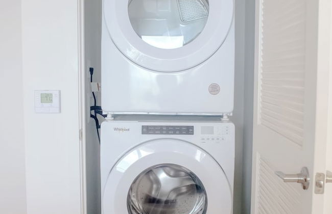 Luxurious Downtown Escape - Photo 29