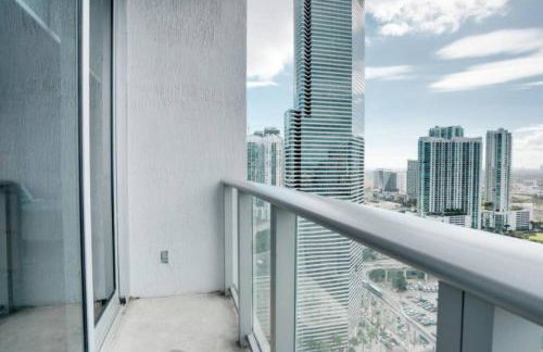 Sun-Splashed 1BR Condo unit in DWTN Miami with WFH - Foto 32