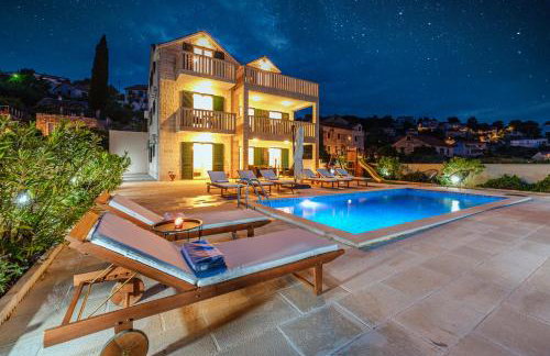 Villa Janie with a pool for up to 16 people - Photo 1