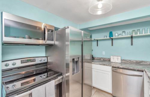 Sleep a Group of 7 in this Spacious Galveston Studio - Minutes to Beach! - Foto 9