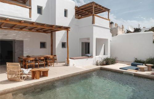 Siora of Paros - Ammiralis & Castelis - Photo 1