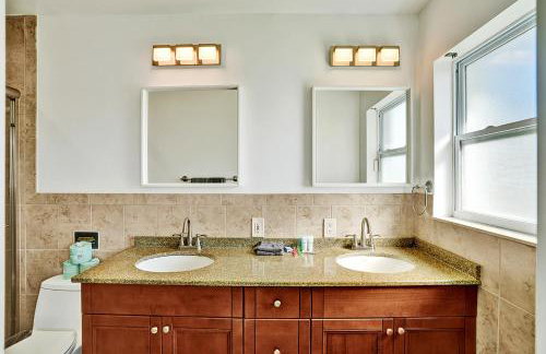 Deluxe Home Heated Pool & Jetted Tub near Beach - Foto 17