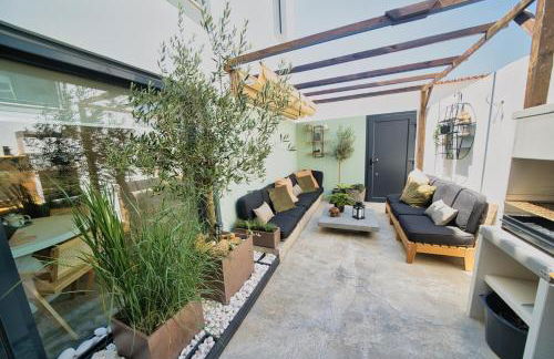 Elements Milfontes - Japandi Designed House - City Center - Photo 4