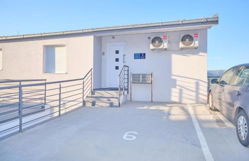 Queen's Lodge Mastrinka by Litto - Photo 92