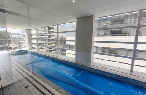 Apto 2qts, Ar Condicionado, Piscina, Churrasqueira, Finamente Mobiliado e Decorado - Foto 16