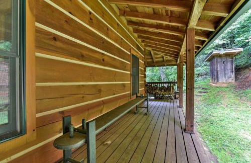 Stunning Mountain Cabin with Hot Tub and Game Room Near Asheville in Old Fort, NC - Foto 36
