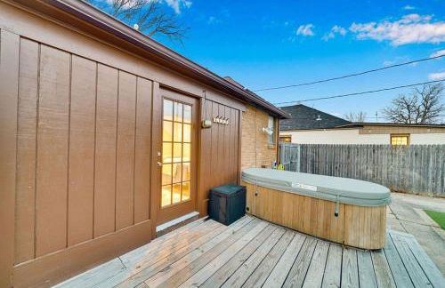 Romantic escape, hot tub, fireplace, massage room! - Foto 18