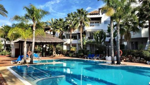 Beachside Luxury 2 bedroom apartment, Puerto Banus - Foto 2