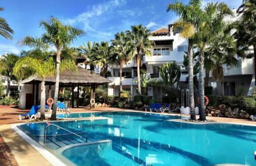 Beachside Luxury 2 bedroom apartment, Puerto Banus - Foto 2