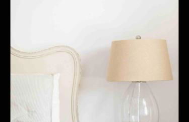 Entire Enchanting, Light-Filled 1830 Farmhouse - Foto 48