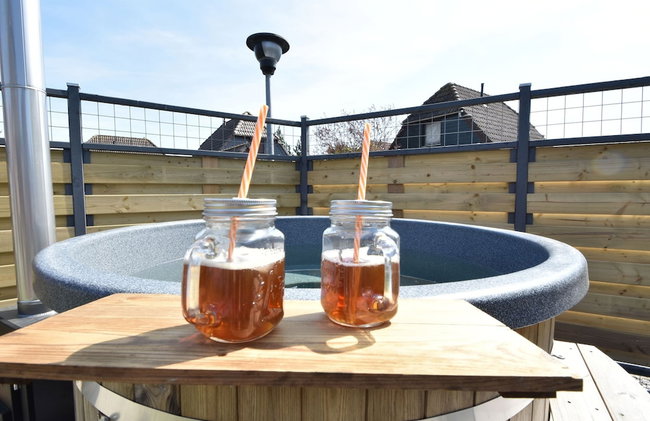 Snug Holiday Home in Herkingen with Hot Tub in Garden - Foto 23