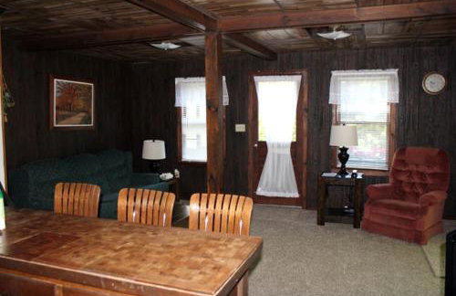 Charming Cabin Rental with Private Beach Access on Lake George in New York - Foto 5