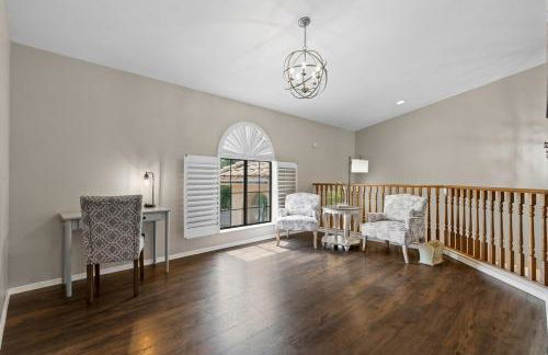 French Country Charm with Pool and Mountain Views - Foto 22