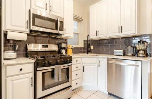 2 Bed Apt w/ Office, Free Parking, Near Wrigley - Foto 26