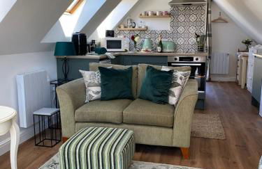 Grove View Studio Apartment - Photo 1