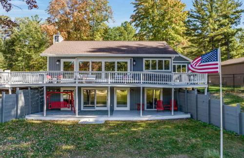 Lakefront Luxury with Private Beach, Sleeps 14 - Foto 15