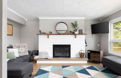 Bryan Lake Oasis in Downtown Lake Ann - Foto 43