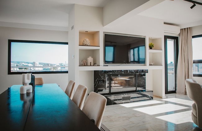 Phaedrus Living: City Center Sky Penthouse - Photo 1