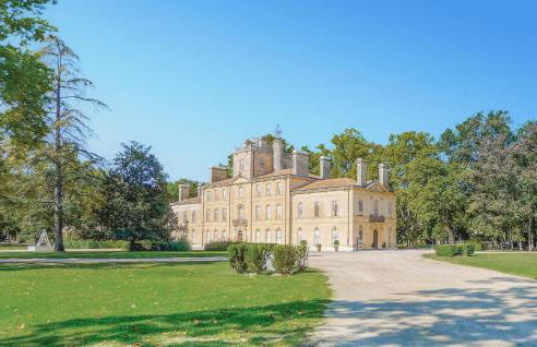 Nice Apartment In Le Sambuc With Wifi - Foto 11