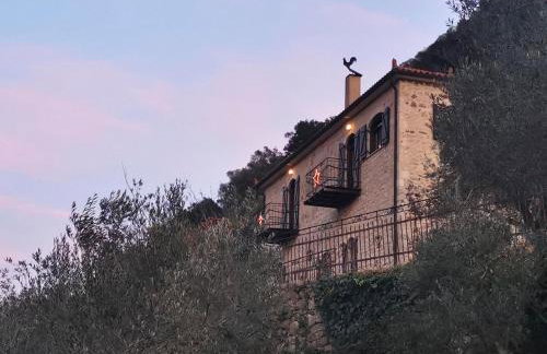 Levantes Mansion - Photo 3