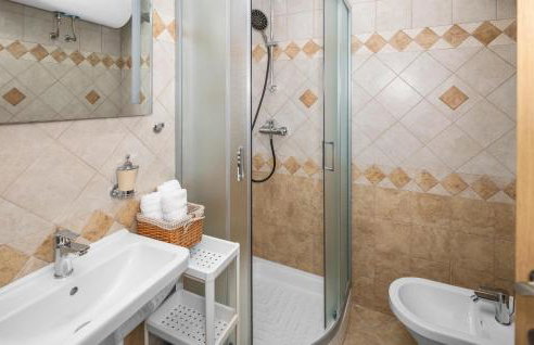 Four-Bedroom Apartment In Nova Vas - Foto 45