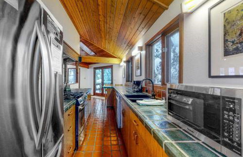 Compton's - Photo 13