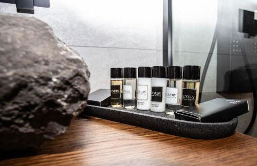 WHISPERING PINES LODGE Mountain view apartment with ski-in access - Foto 23