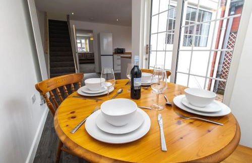 Free Driveway Parking 3 Double Bedroom House, Ideal for long term contractor, etc stays, 4 miles 11 mins drive to Nissan, 20 mins drive to Sunderland Newcastle, Fast WIFI - see Dwellcome Home Ltd site for assurance - Foto 4