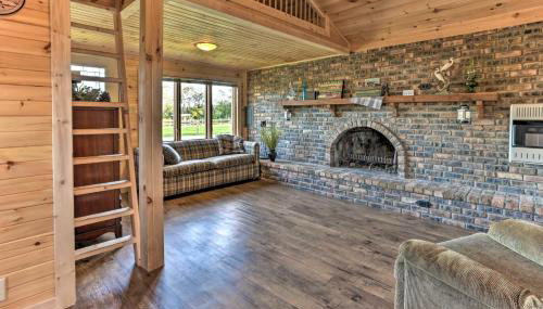 Waterfront Syracuse Home Deck, Fire Pit and Kayaks - Foto 3