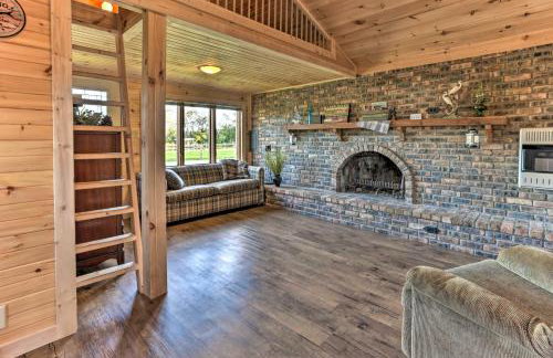 Waterfront Syracuse Home Deck, Fire Pit and Kayaks - Foto 3