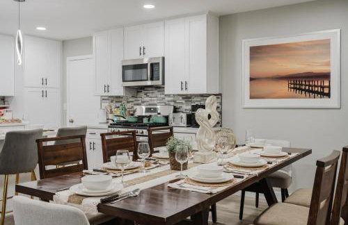 Entire Private Home with 3 Bedrooms 2 Bathrooms, Hot Tub, Garage, King Bed, Available Now - Foto 52