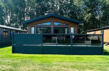 Laburnum Lodge with Hot Tub - Foto 3