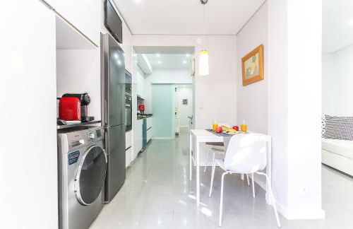 Vita Portucale ! Moscavide Casa Branca w/ Terrace - Photo 8