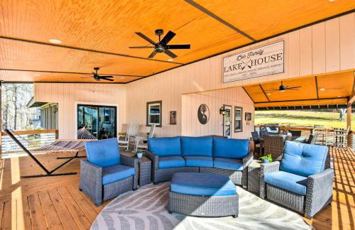 Townville Lake House with Private Dock, Kayaks! - Foto 21