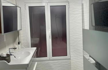 1 linea de playa puerto deportivo Vistas al mar recién reformado - Photo 7