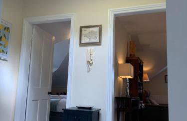 Large 2 bedroom town centre flat with free parking - Foto 31