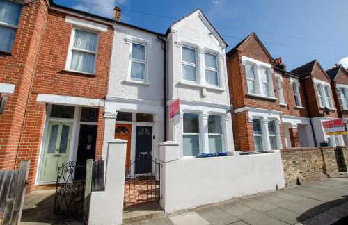 Entire Modern Apartment with Garden Near Underground Station - Foto 11