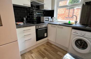 Alexandra Apartment -Secured Parking -2 Bedrooms - Photo 14