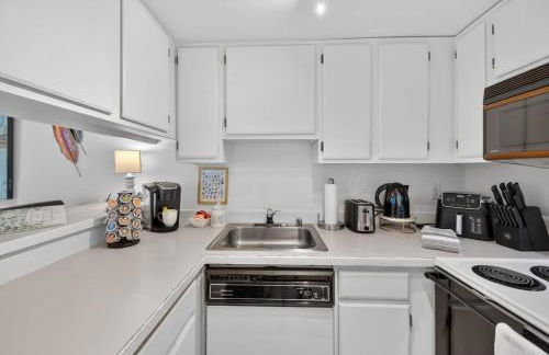 Free Parking - City Views - Near Attractions - Foto 11