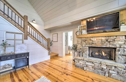 Ideal for Families! Lake Toxaway Getaway with Deck - Foto 6