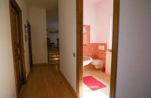 Grande casa con giardino e box auto, 3 camere e 3 bagni - Foto 47