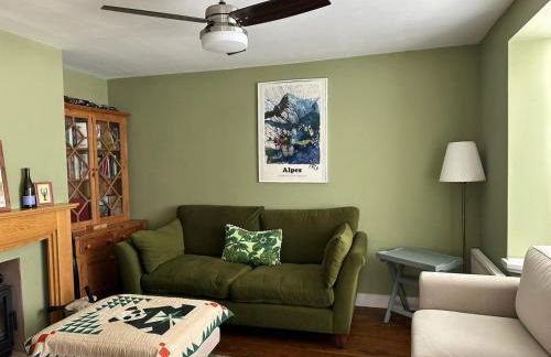 Cosy 2BR Home with Garden & Parking - Foto 1