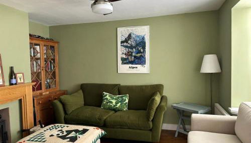 Cosy 2BR Home with Garden & Parking - Foto 1