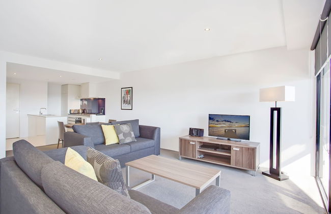 Mantra Circle on Cavill - Photo 42